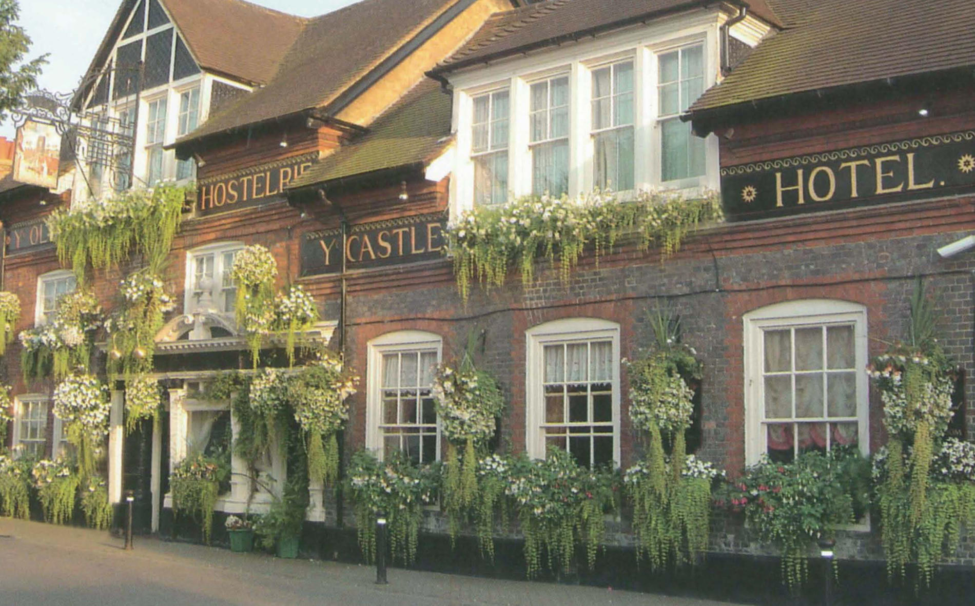 The Castle Inn, available for Meetings, Weddings and Dining